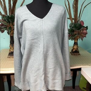 Elegant V-Neck Sweater in Soft Gray